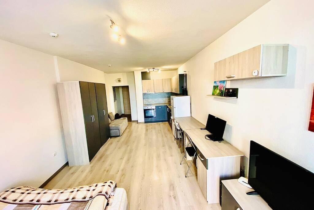 Large Studio In Studentski Grad With Huge Terrace Apartment Sofia Exterior photo